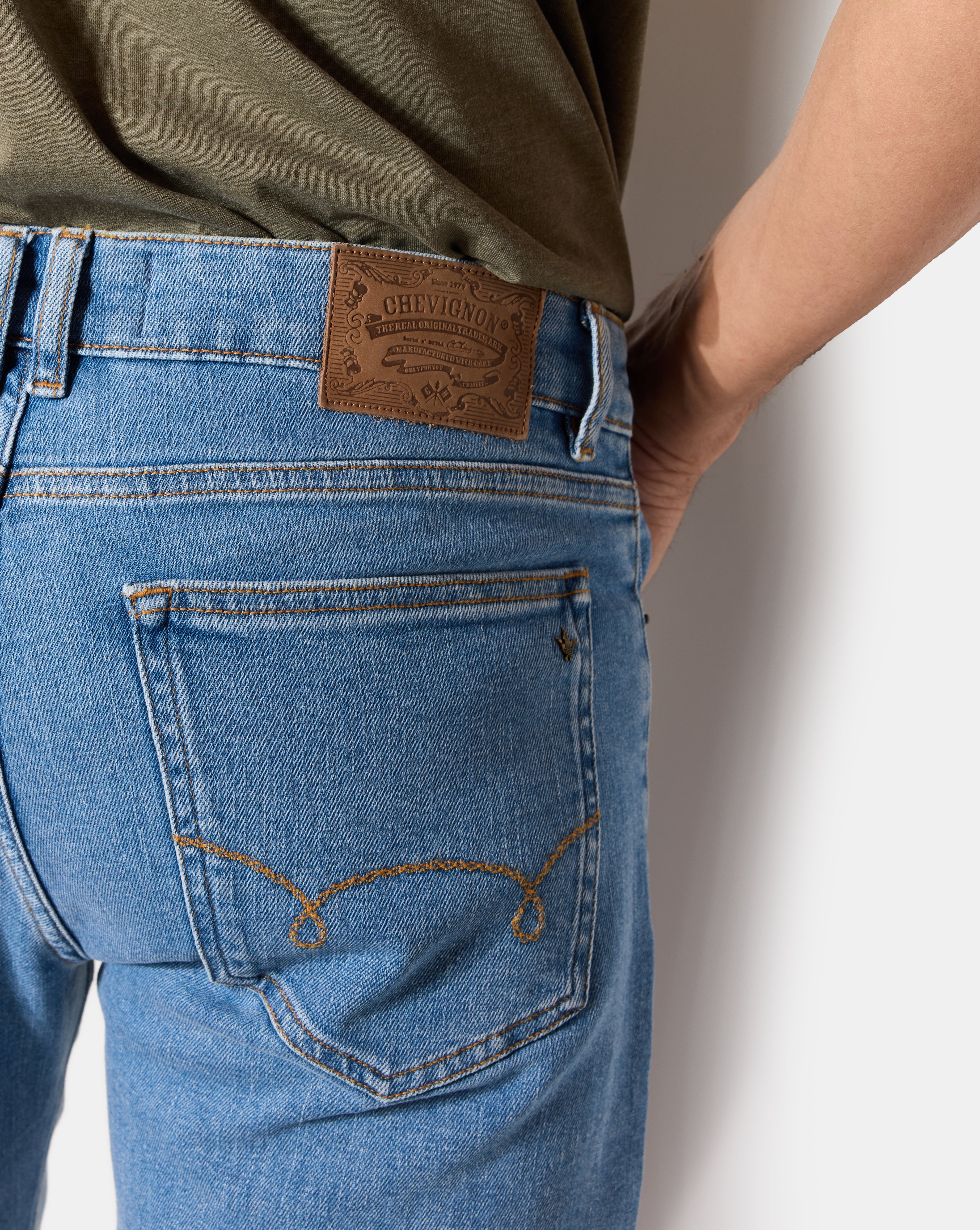 SKY BLUE TAPERED JEANS